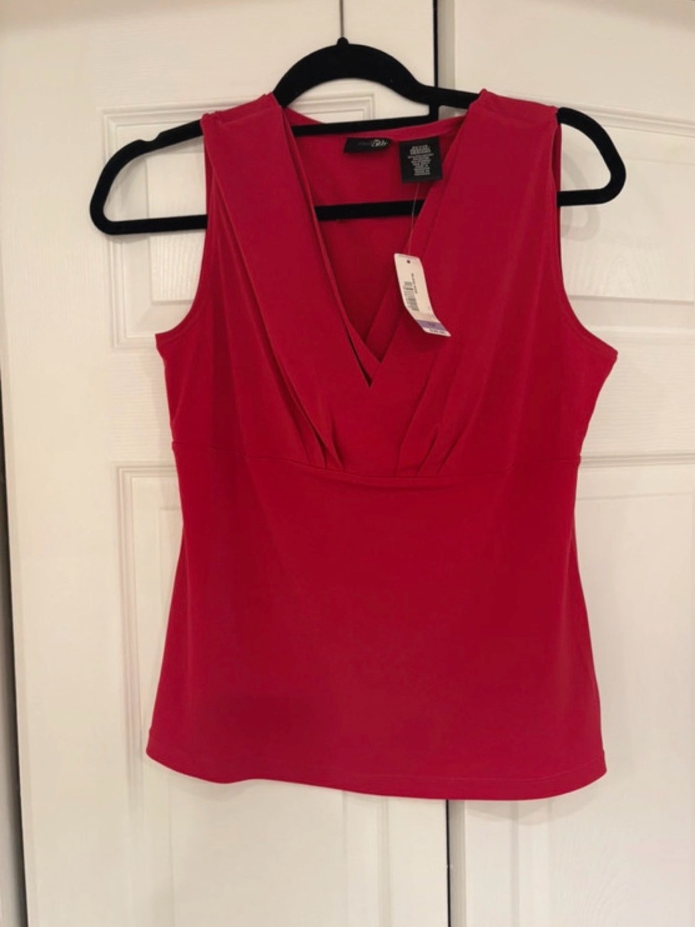 East 5th red sleeveless blouse size Petite Medium NWT